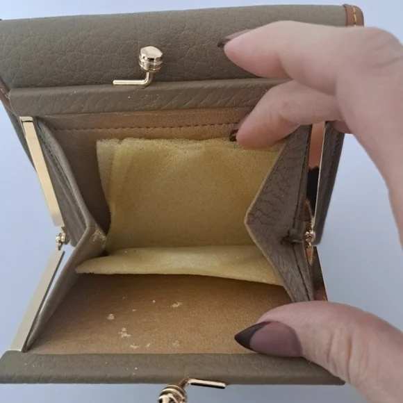 Dooney& Bourke Trifold All Weather Leather Wallet Taupe British Tan NWT - Picture 7 of 10